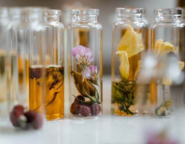 Fragrance đóng vai trò quan trọng trong mỹ phẩm, tạo ấn tượng cho khách hàng