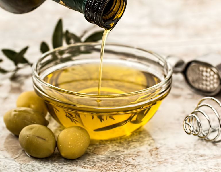 Sodium PEG-7 olive oil carboxylate được hình thành từ axit béo từ các este của dầu ô liu với PEG