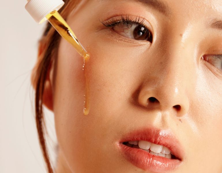 Cách lựa chọn serum cho da dầu mụn