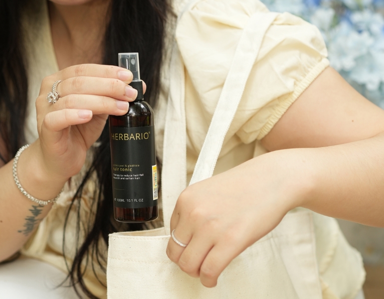 Cách sử dụng xịt dưỡng tóc herbario