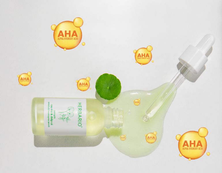 AHA trong serum rau má diếp cá Herbario có công dụng gì?