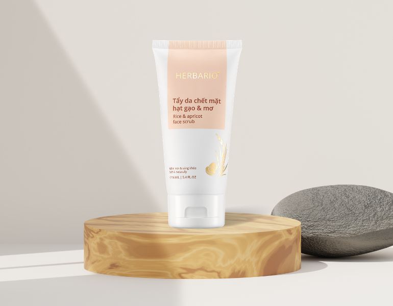 C&aacute;ch sử dụng scrub gạo l&ecirc;n men đ&uacute;ng c&aacute;ch cho da nhạy cảm 