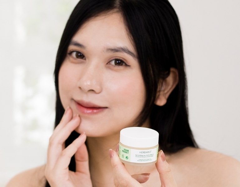 Dưỡng ẩm đầy đủ với gel dưỡng ẩm rau m&aacute; diếp c&aacute; 