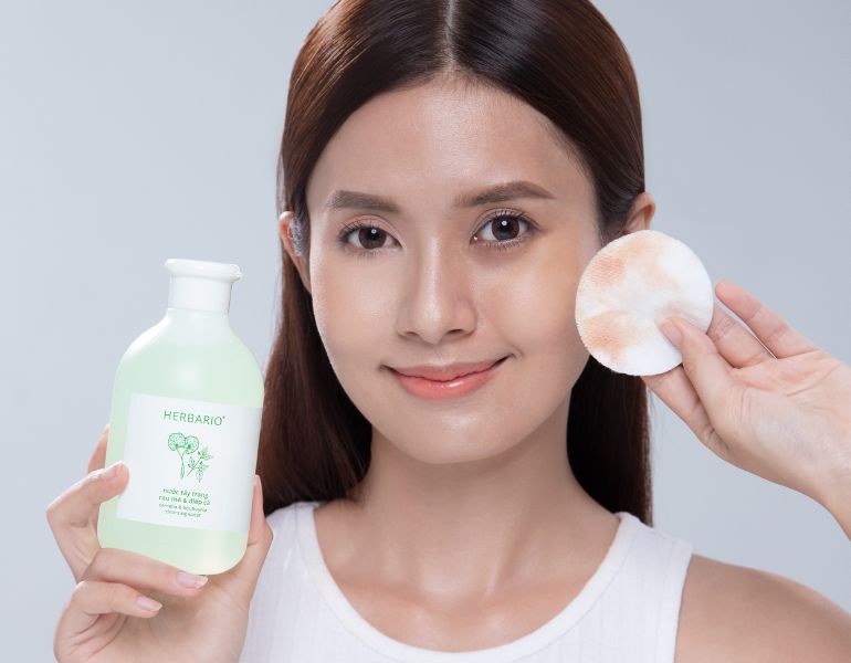 Sử dụng nước tẩy trang rau má diếp cá Herbario có bị kích ứng không?
