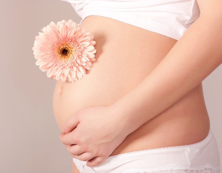 Trong quá trình dưỡng da khi mang thai mẹ bầu nên có một tâm lý thoải mái và ăn uống lành mạnh
