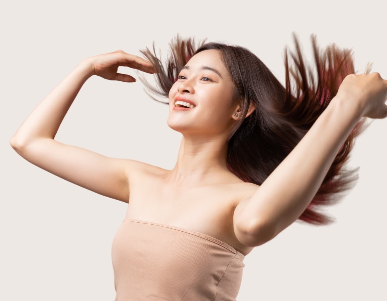 Kem ủ tóc thuần chay giúp bạn dưỡng ẩm tóc tự nhiên, mang đến mái tóc chắc khỏe, suôn dài và mềm mượt