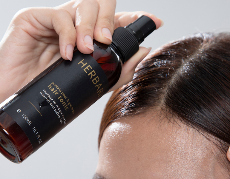 thường xuyên sử dụng nước dưỡng tóc Herbario để đạt mái tóc chắc khỏe