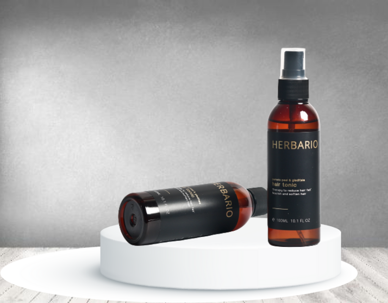 Xịt dưỡng tóc Herbario có màu thiết kế tối giản, sang trọng