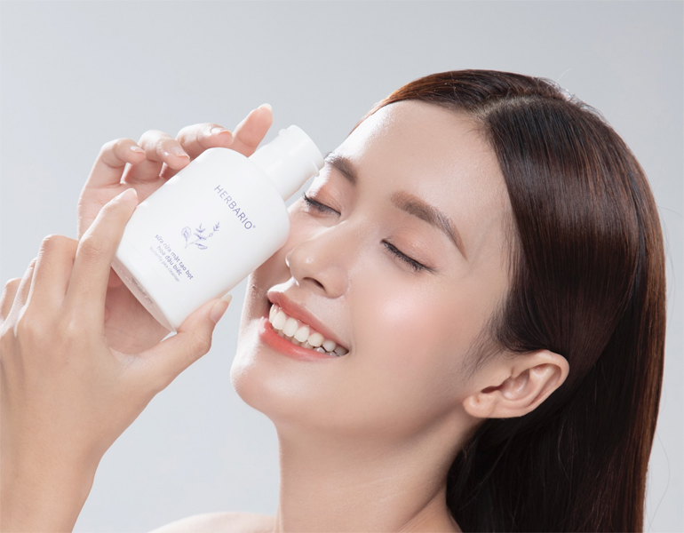 Sữa rửa mặt Hoa Đậu Biếc hỗ trợ cấp ẩm và ngăn ngừa lão hóa trên da