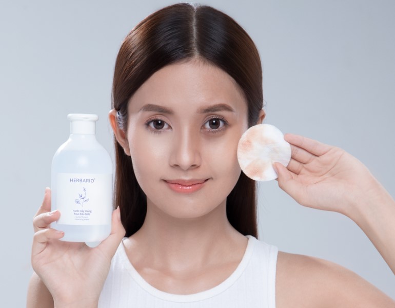 Nước tẩy trang Hoa đậu biếc chống khô da từ Herbario sẽ là một sản phẩm skincare phù hợp cho bạn