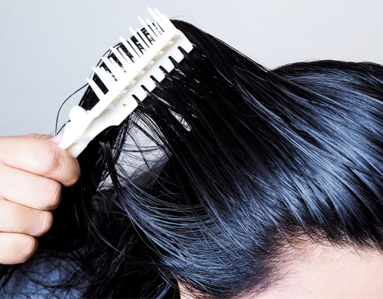 Mách bạn cách chăm sóc tóc cho da đầu đổ nhiều dầu tại nhà