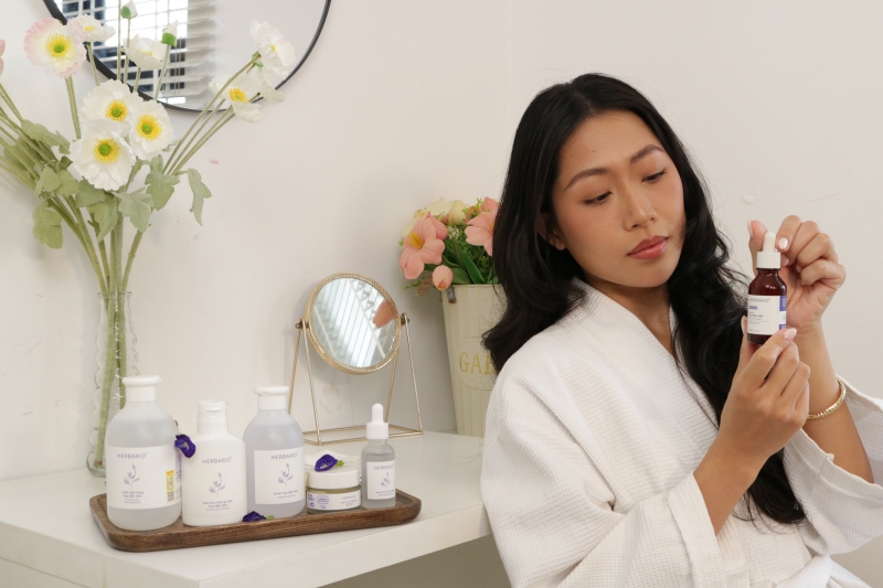 Một routine thư giãn cuối ngày: Đột phá tự nhiên cho làn da, mái tóc đến tâm trí từ thảo mộc Việt